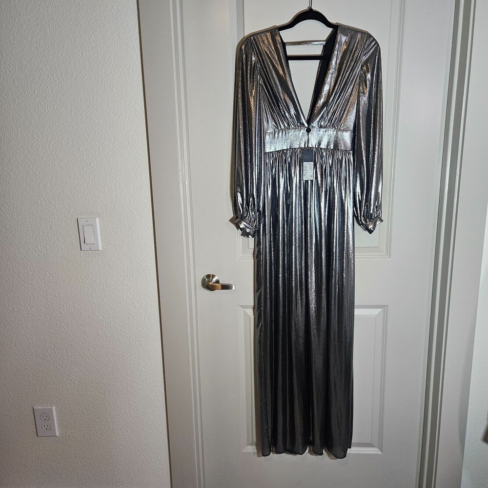 NWT Gianni Bini Dresses Size 0 Zella Metallic Plunging V-Neck Long Sleeve Gown